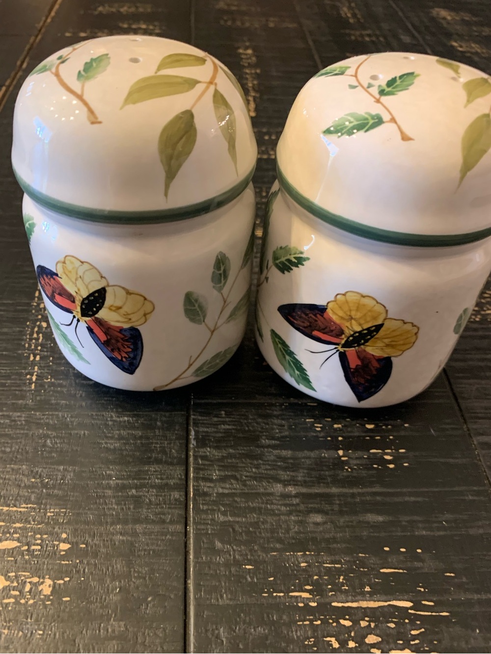 Sakura by Oneida Salt & Pepper Shakers Tabletrendz